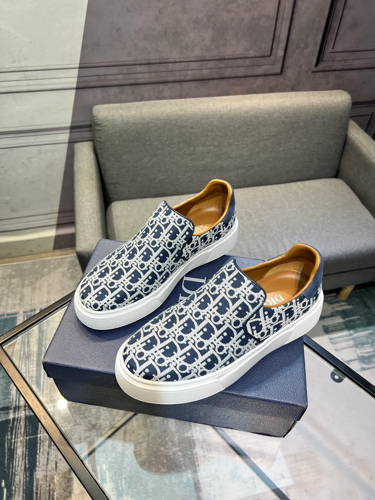 Men's shoes 💰380 The latest DiOr shipment, using imported top-grade jacquard fabric with cowhide design 👍 Breathable mesh lining, comfortable to wear, lightweight, original last mold, official website 1:1, private mold outsole, non-slip, color, multiple colors available, code number 38 to 44 (45 can be ordered)